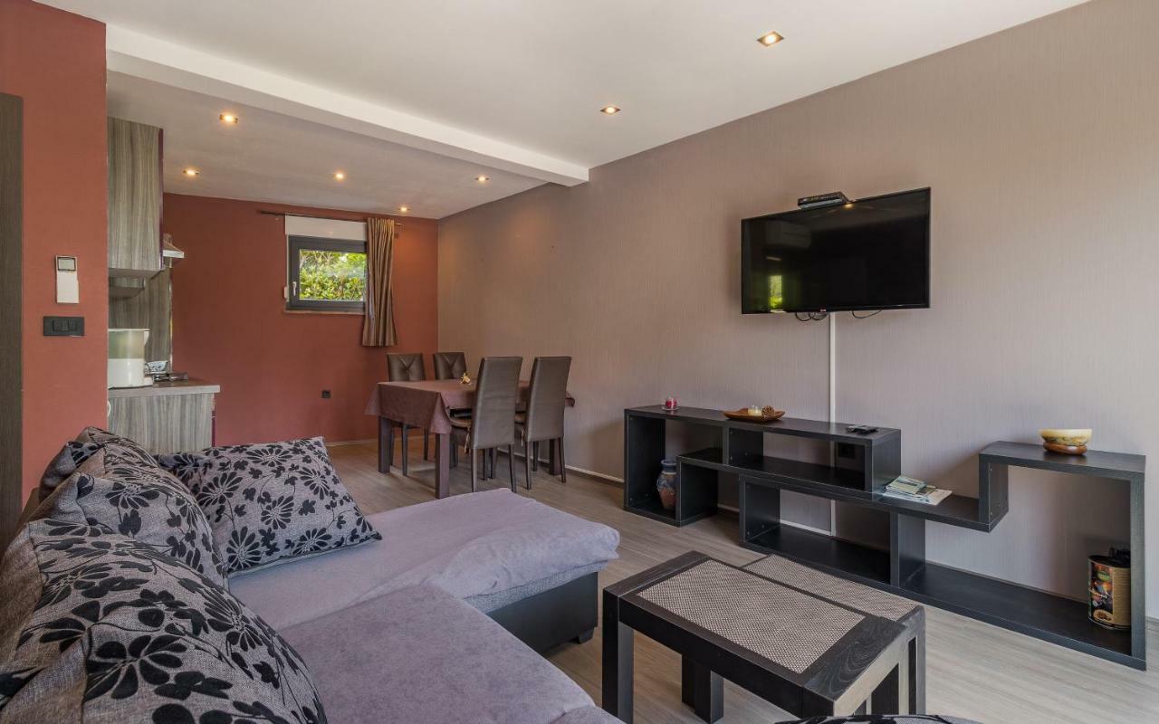 Apartmani Kazun - App 4 - Ferienhaus Fažana Eksteriør bilde